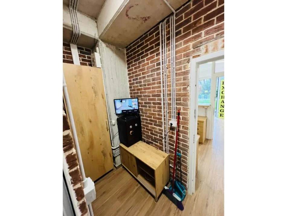 Tirane, jepet me qera ambjent biznesi Kati 0, 30 m² 350 € (Mangalem)