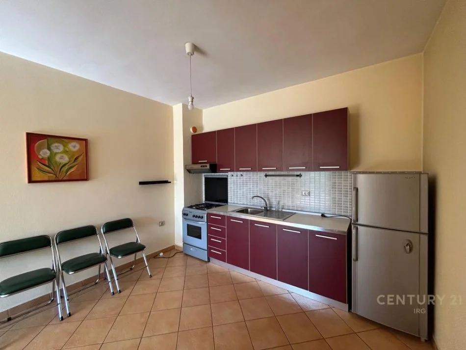 Tirane, jepet me qera apartament 1+1+Ballkon Kati 4, 75 m² 500 € 