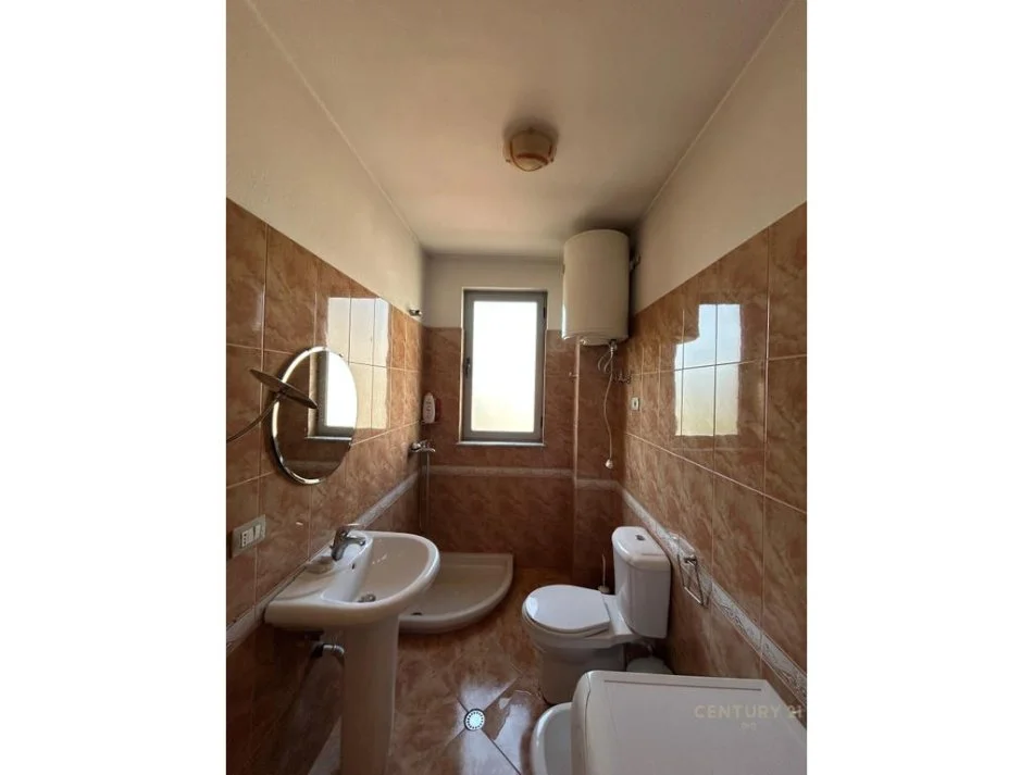 Tirane, jepet me qera apartament 1+1+Ballkon Kati 4, 75 m² 500 € 