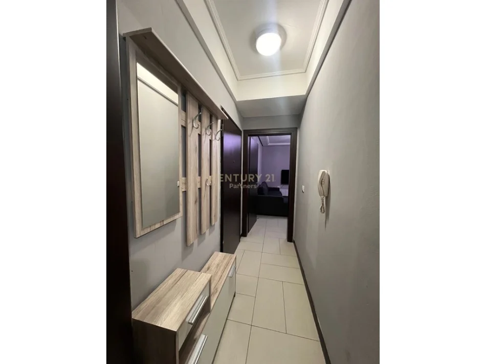 Tirane, jepet me qera apartament 1+1+Aneks+Ballkon Kati 4, 65 m² 700 € 