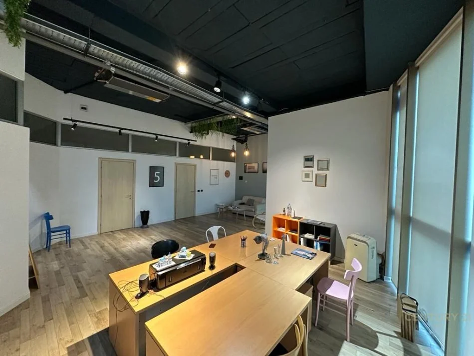 Tirane, jepet me qera ambjent biznesi Kati 2, 52 m² 1.000 € (Sami Frasheri)