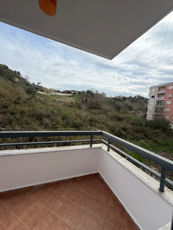 Durres, shitet apartament 1+1+Ballkon Kati 3, 61 m² 69.000 € (Shkembi kavajes)