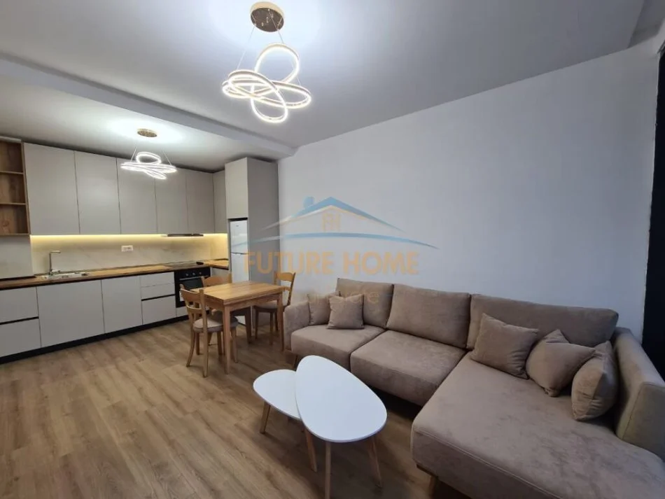 Tirane, jepet me qera apartament 1+1+Ballkon Kati 3, 67 m² 1.000 € (Lake View Residence)