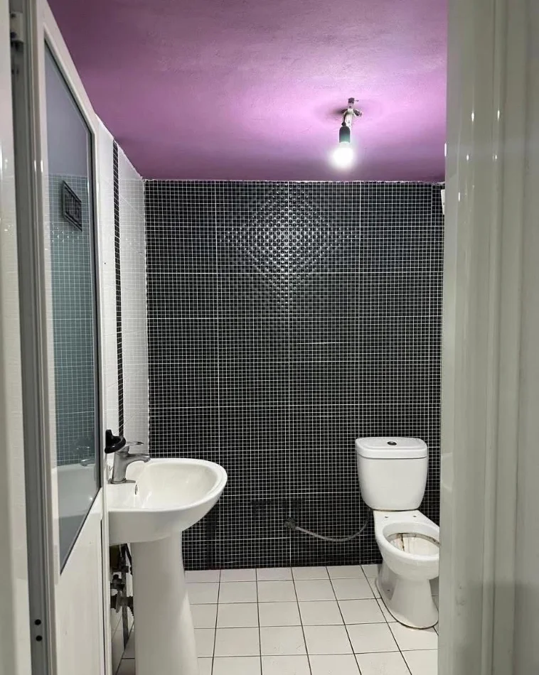 Tirane, shitet lokal Kati 0, 52 m² 135.000 € (200m nga rrethi Astirit)