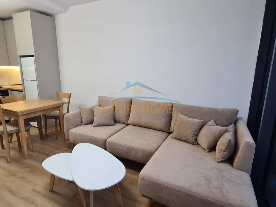 Tirane, jepet me qera apartament 1+1+Ballkon Kati 3, 67 m² 1.000 € (Lake View Residence)