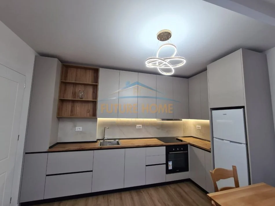 Tirane, jepet me qera apartament 1+1+Ballkon Kati 3, 67 m² 1.000 € (Lake View Residence)