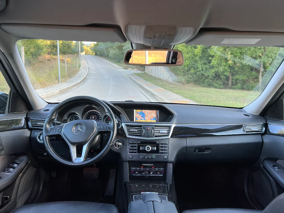 Tirane, shitet makine me portobagazh Mercedes benz E class Nafte, e zeze automatik Klima 29.000 km