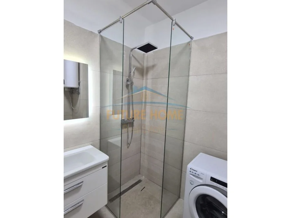 Tirane, jepet me qera apartament 1+1+Ballkon Kati 3, 67 m² 1.000 € (Lake View Residence)