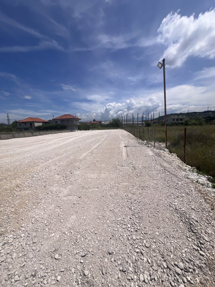 Tirane, jepet me qera ambjent biznesi , 2.000 m² 1.800 € (rruga nacionale e vjeter)