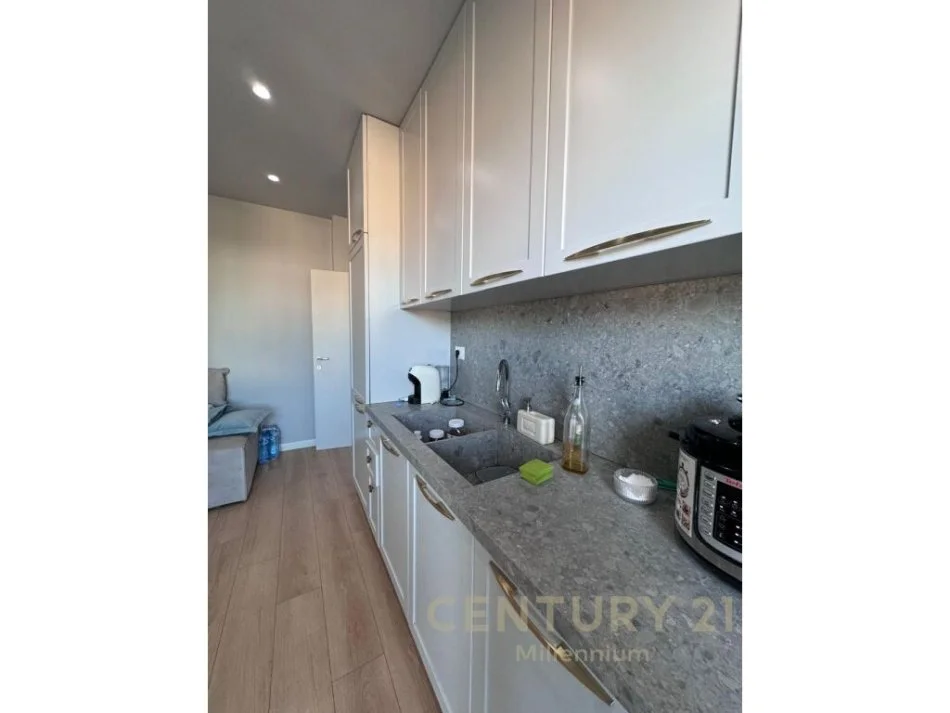 Tirane, shitet apartament 1+1 Kati 4, 74 m² 135.000 € (Osman Jonuzi)