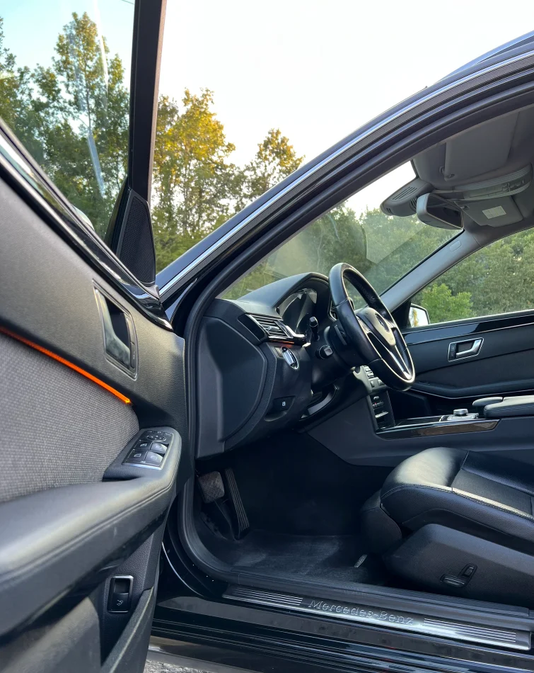 Tirane, shitet makine me portobagazh Mercedes benz E class Nafte, e zeze automatik Klima 29.000 km