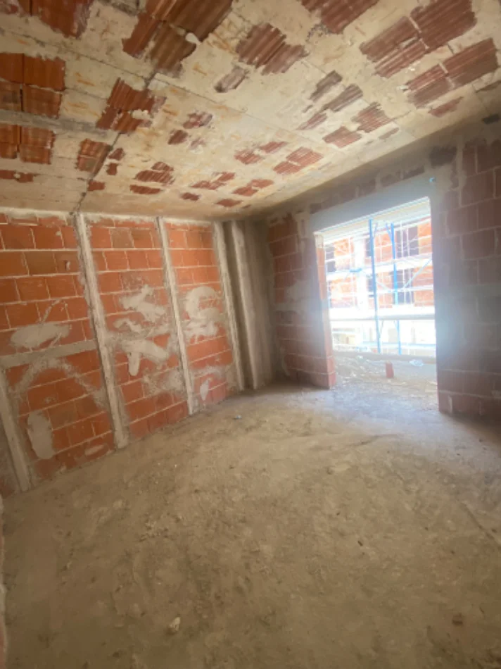 Tirane, shes apartament 1+1+Ballkon Kati 2, fundi bulevardit te ri(paskuqan)