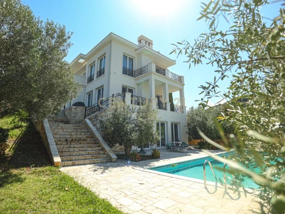 Tirane, jepet me qera Vile 3 Katshe Kati 3, 775 m² 4.500 € 