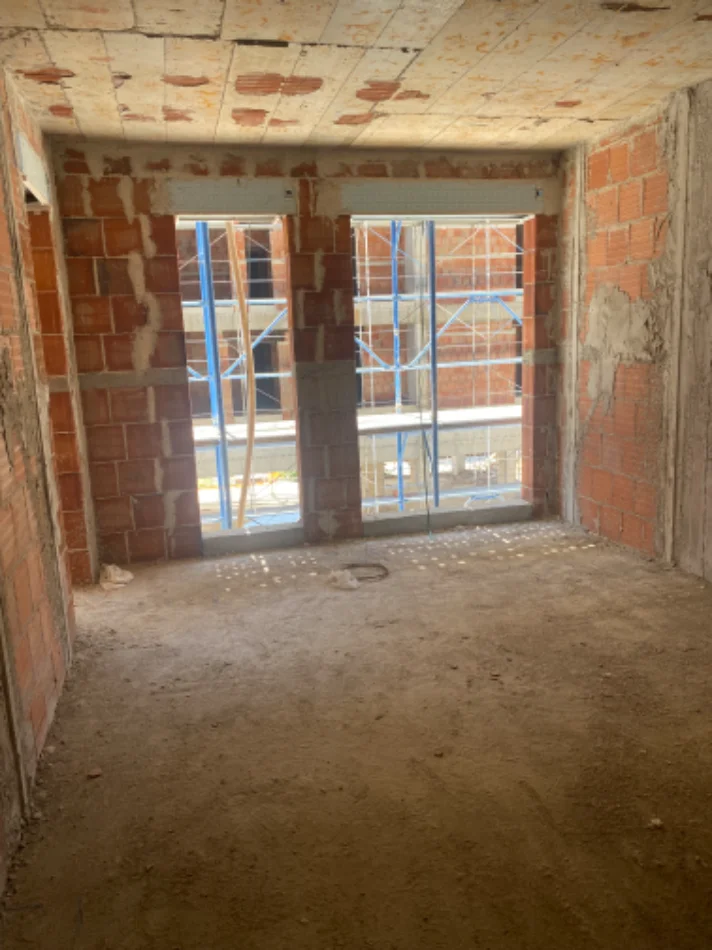 Tirane, shes apartament 1+1+Ballkon Kati 2, fundi bulevardit te ri(paskuqan)