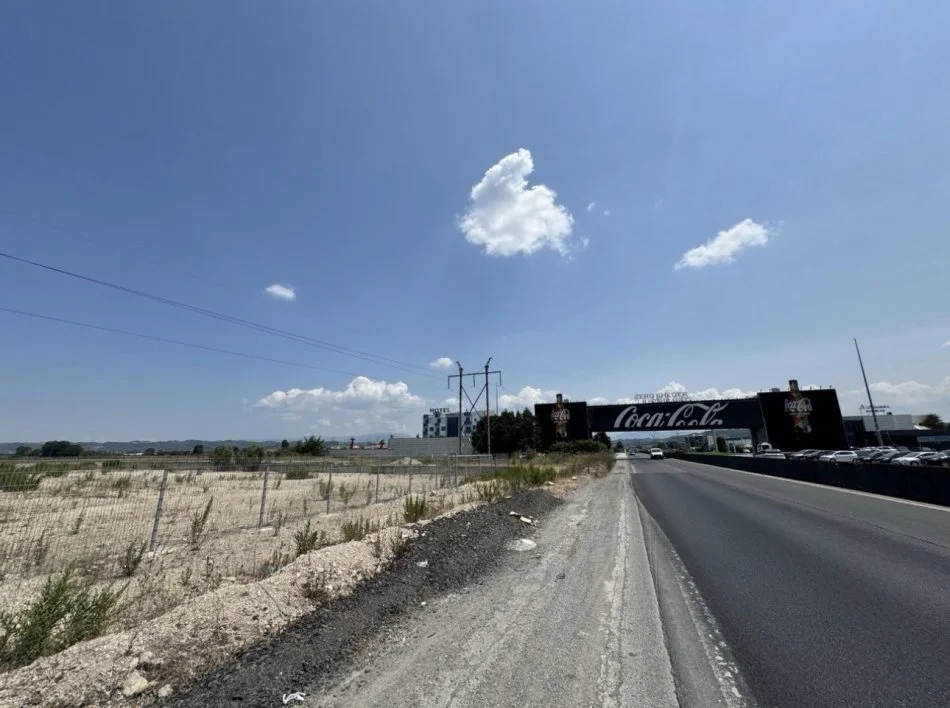 Durres, toke , 2.000 m² 160.000 € 