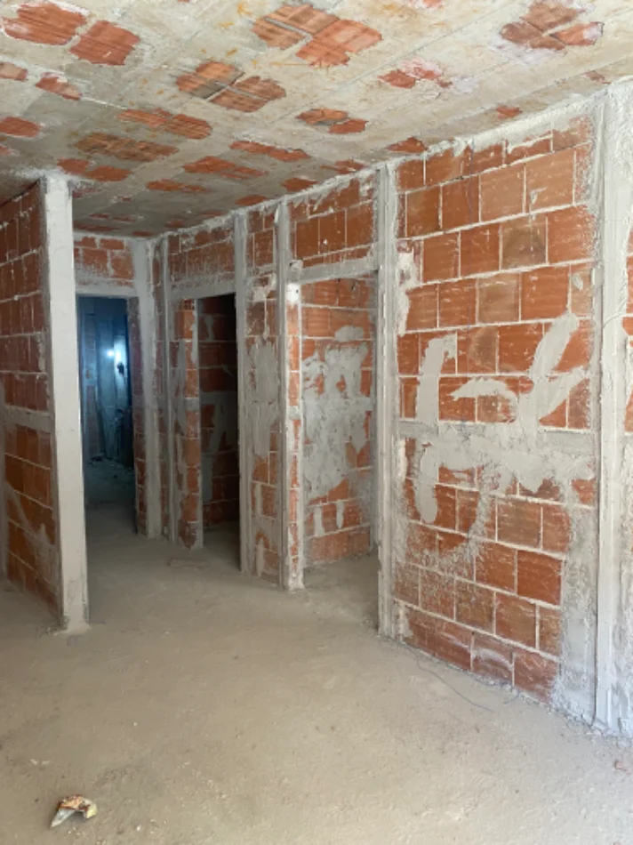 Tirane, shes apartament 1+1+Ballkon Kati 2, fundi bulevardit te ri(paskuqan)