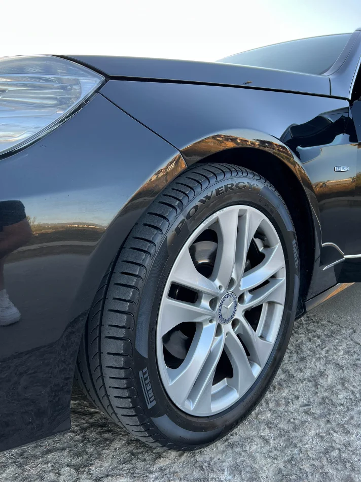 Tirane, shitet makine me portobagazh Mercedes benz E class Nafte, e zeze automatik Klima 29.000 km