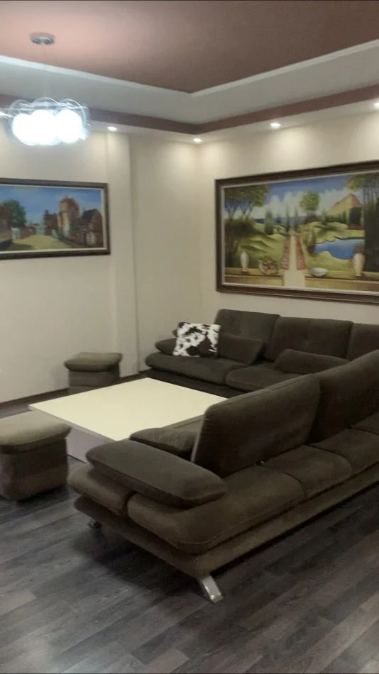 Tirane, Sauk jepet me qera shtepi 2+1+Aneks+Ballkon Kati 2, 110 m² 400 €