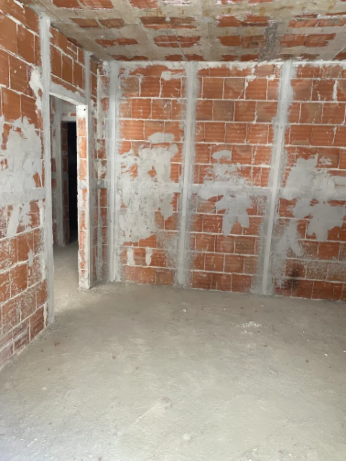 Tirane, shes apartament 1+1+Ballkon Kati 2, fundi bulevardit te ri(paskuqan)