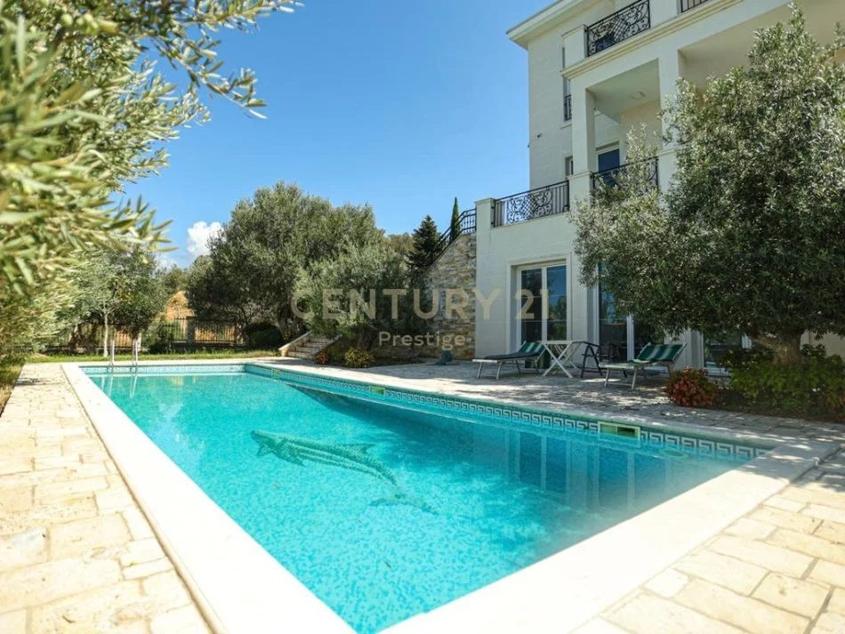 Tirane, jepet me qera Vile 3 Katshe Kati 3, 775 m² 4.500 € 