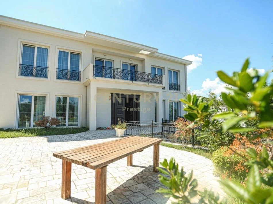 Tirane, jepet me qera Vile 3 Katshe Kati 3, 775 m² 4.500 € 