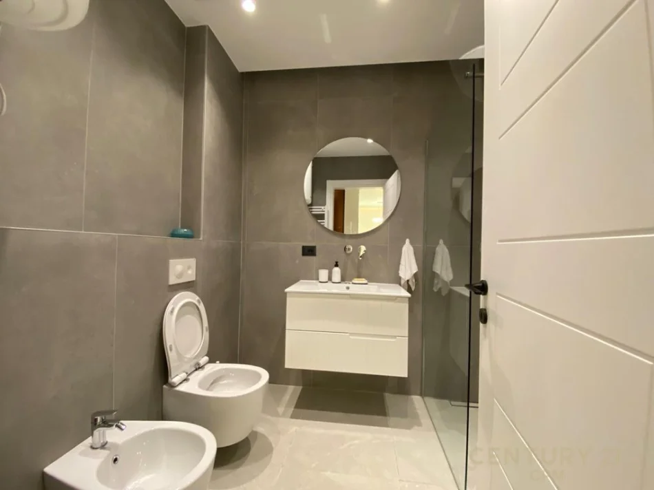 Tirane, jepet me qera apartament 1+1+Aneks+Ballkon Kati 3, 50 m² 883 € (Liceu Artistik)