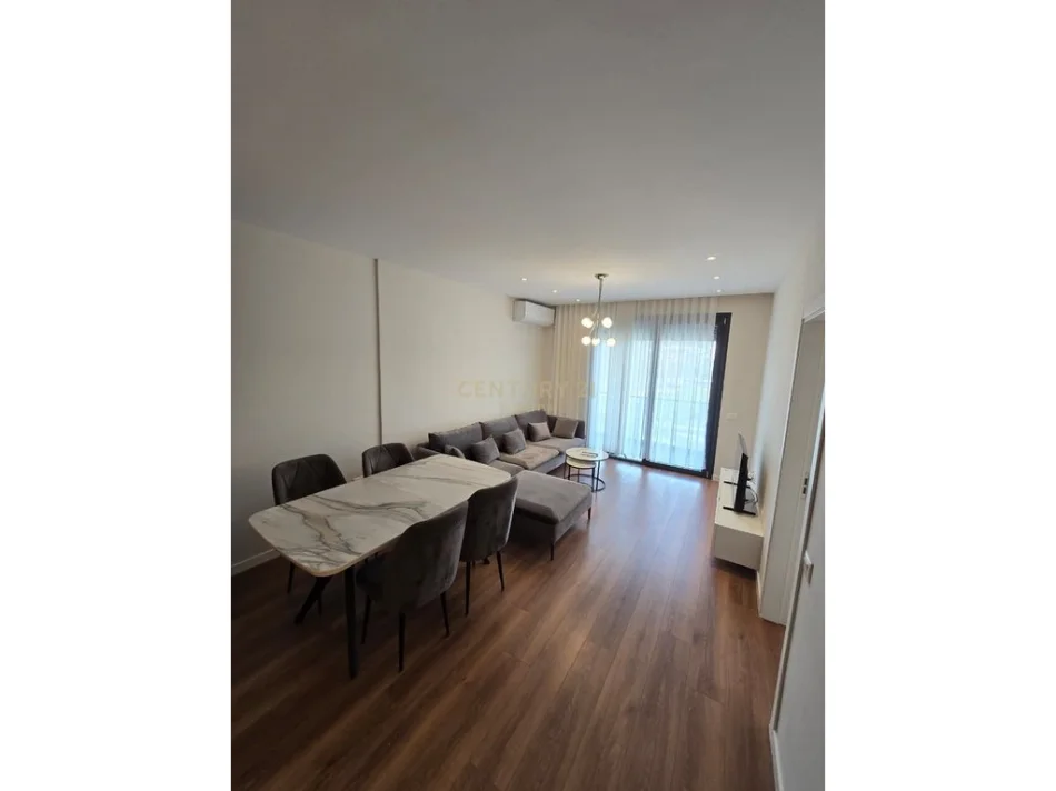 Tirane, jepet me qera apartament 1+1+Aneks+Ballkon Kati 2, 77 m² 800 € (Vet Hospital)