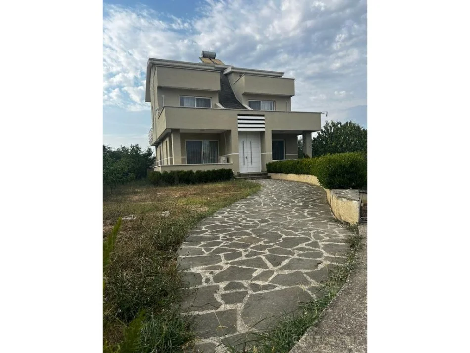 Tirane, jap me qera apartament 5+1 Kati 3, 800 m² 1.600 € 