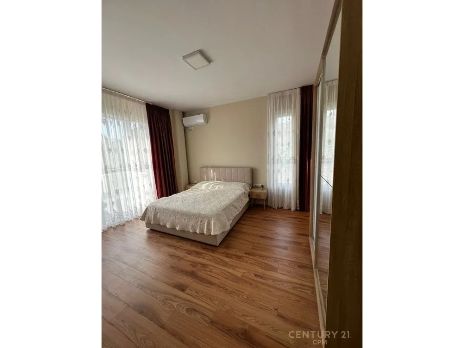 Tirane, jap me qera apartament 5+1 Kati 3, 800 m² 1.600 € 