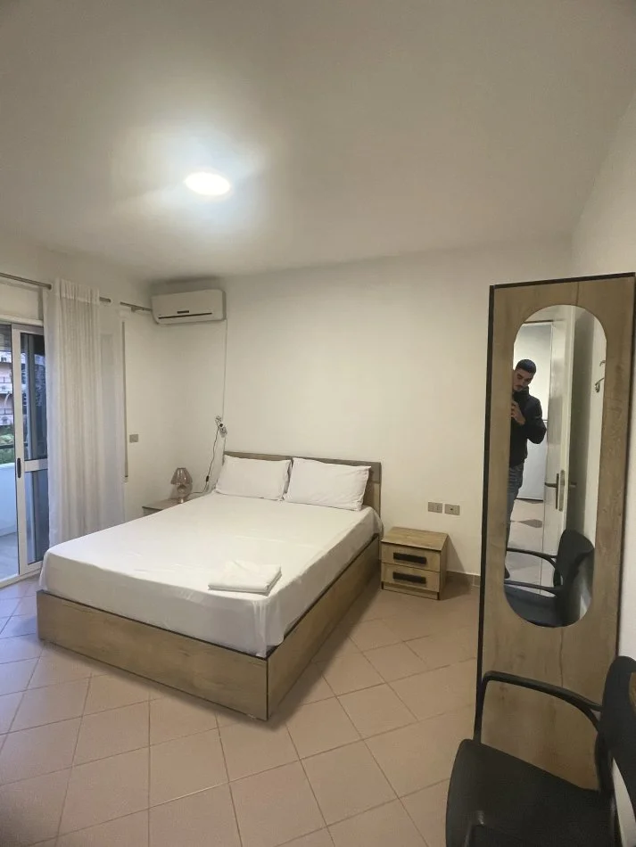 Durres, jepet me qera 1+1+Ballkon Kati 2, 75 m² 350 € (Rruga Pavarsia Durres)