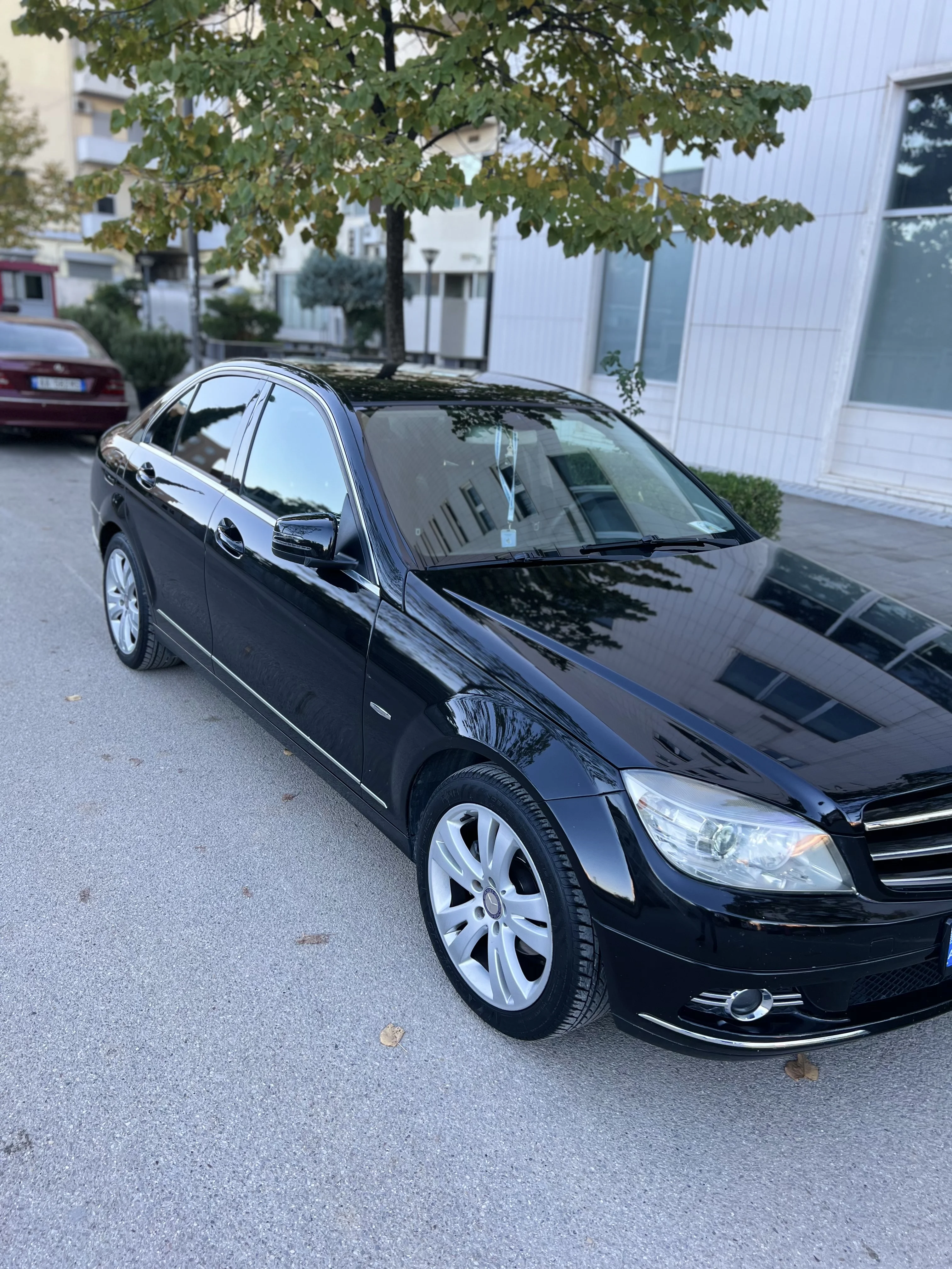 Shitet  C Clas w204 2.2 nafte, viti 2009, automatik. 4.5 Mil Lek i Padiskutueshem!!!!