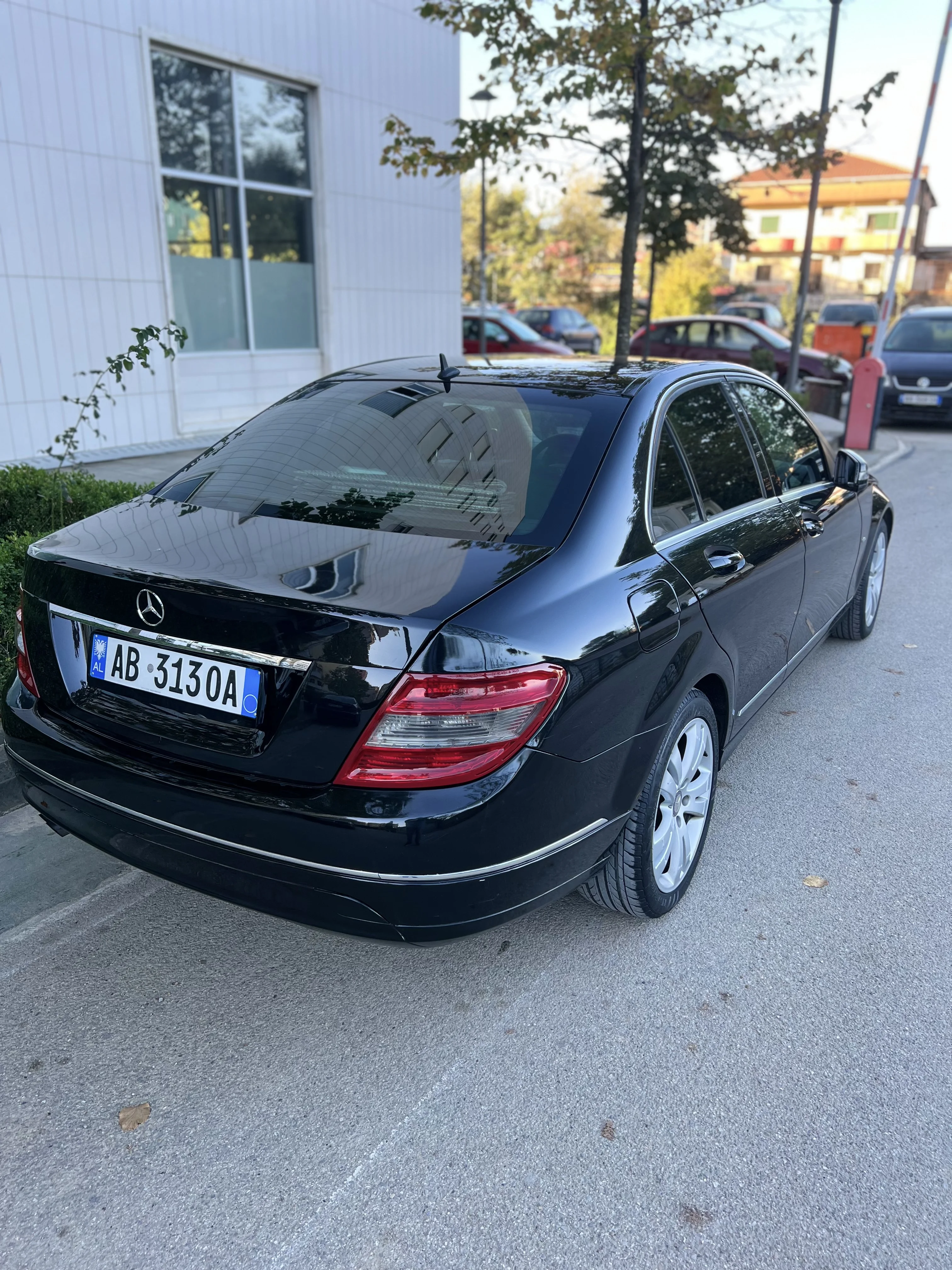 Shitet  C Clas w204 2.2 nafte, viti 2009, automatik. 4.5 Mil Lek i Padiskutueshem!!!!