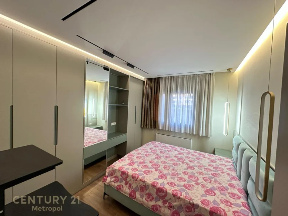 Tirane, jepet me qera apartament 2+1+Aneks+Ballkon Kati 3, 105 m² 750 € 