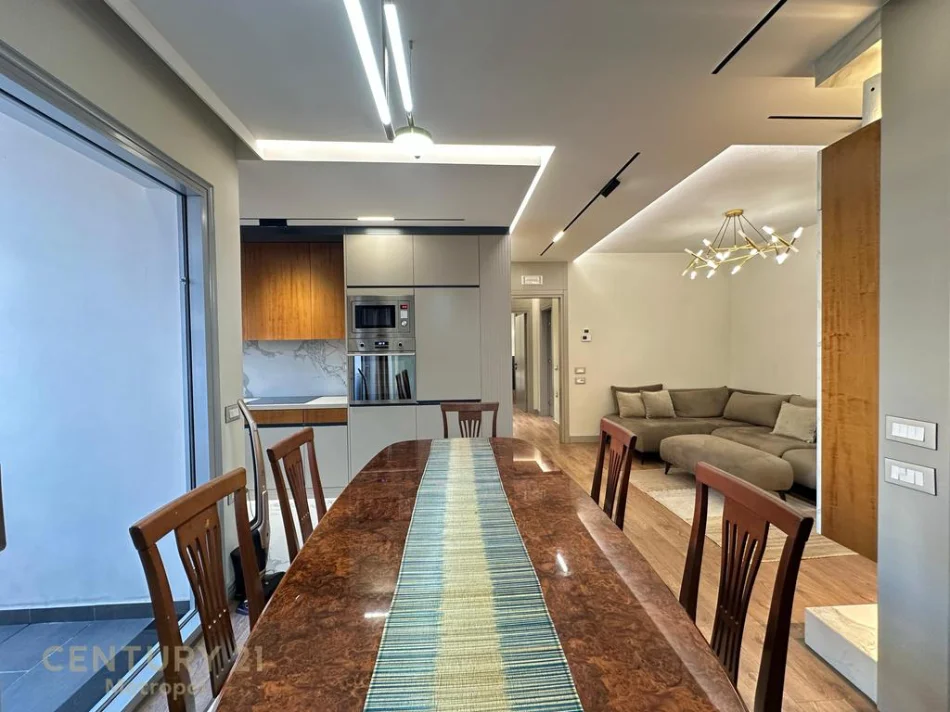 Tirane, jepet me qera apartament 2+1+Aneks+Ballkon Kati 3, 105 m² 750 € 