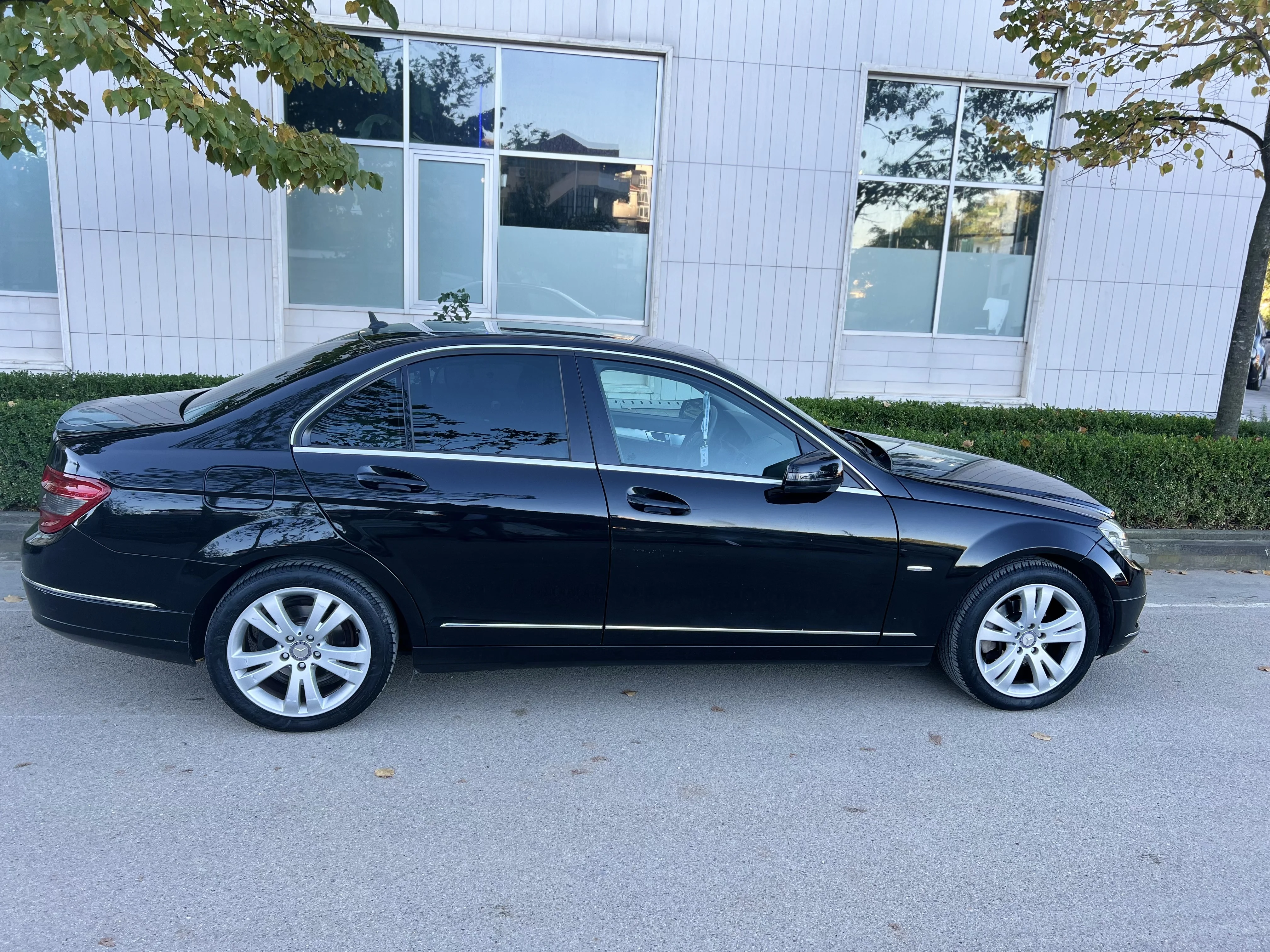 Shitet  C Clas w204 2.2 nafte, viti 2009, automatik. 4.5 Mil Lek i Padiskutueshem!!!!