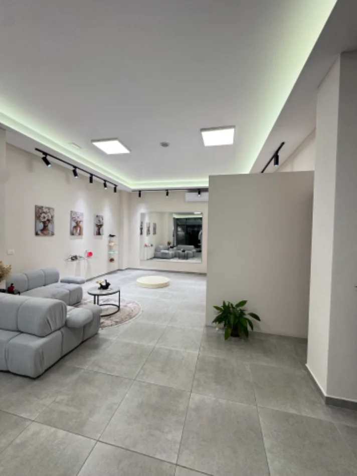 Tirane, shitet nga Pronari, pa-komision dyqan , 142 m² (Rruga Don Bosko)