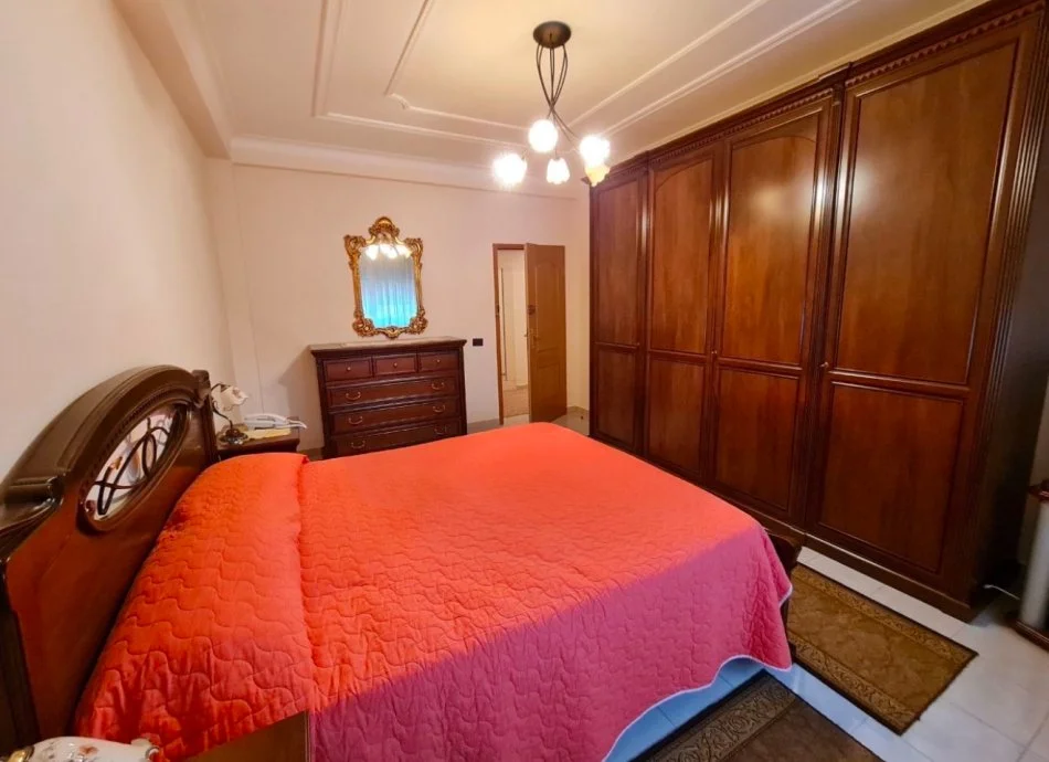 Tirane, jepet me qera apartament 2+1+Ballkon , 116 m² (Bllok, Prane Piceri Era)