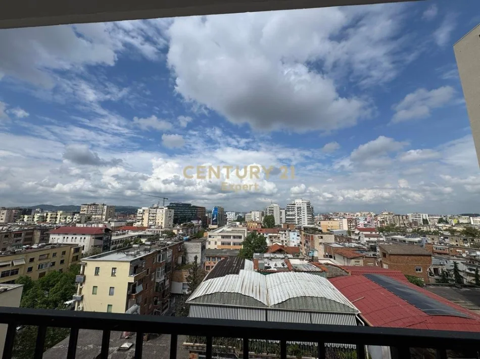 Tirane, jepet me qera apartament 1+1+Aneks+Ballkon Kati 7, 81 m² 700 € 