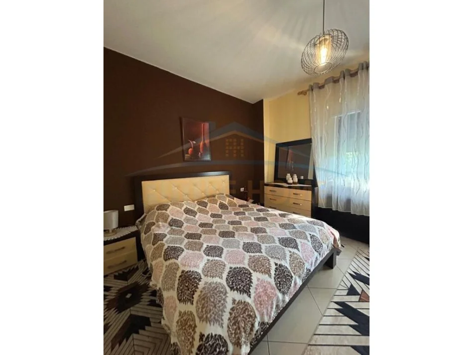 Tirane, shitet apartament 1+1+Ballkon Kati 2, 73 m² 115.000 € (Ali demi)