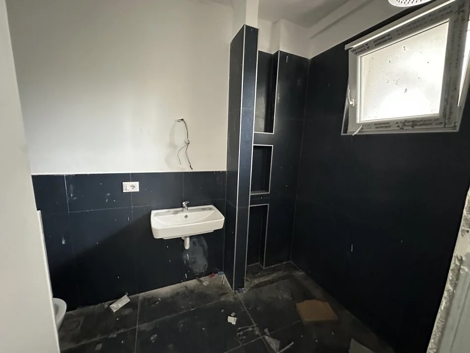 Tirane, shitet apartament duplex 2+1+Ballkon Kati 3, 168 m² 295.000 € (Rruga Selita e Vjeter)