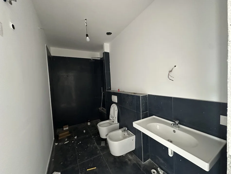 Tirane, shitet apartament duplex 2+1+Ballkon Kati 3, 168 m² 295.000 € (Rruga Selita e Vjeter)