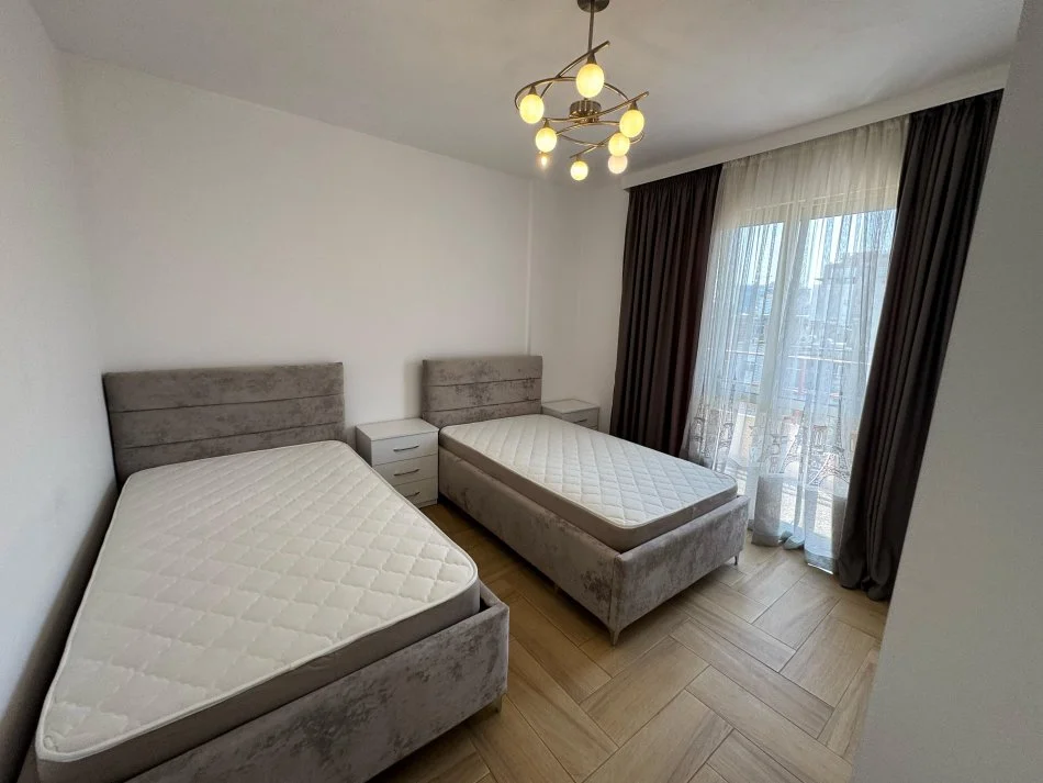 Tirane, jepet me qera apartament 2+1 Kati 4, 110 m² 900 € (Mozaiku i tiranes)
