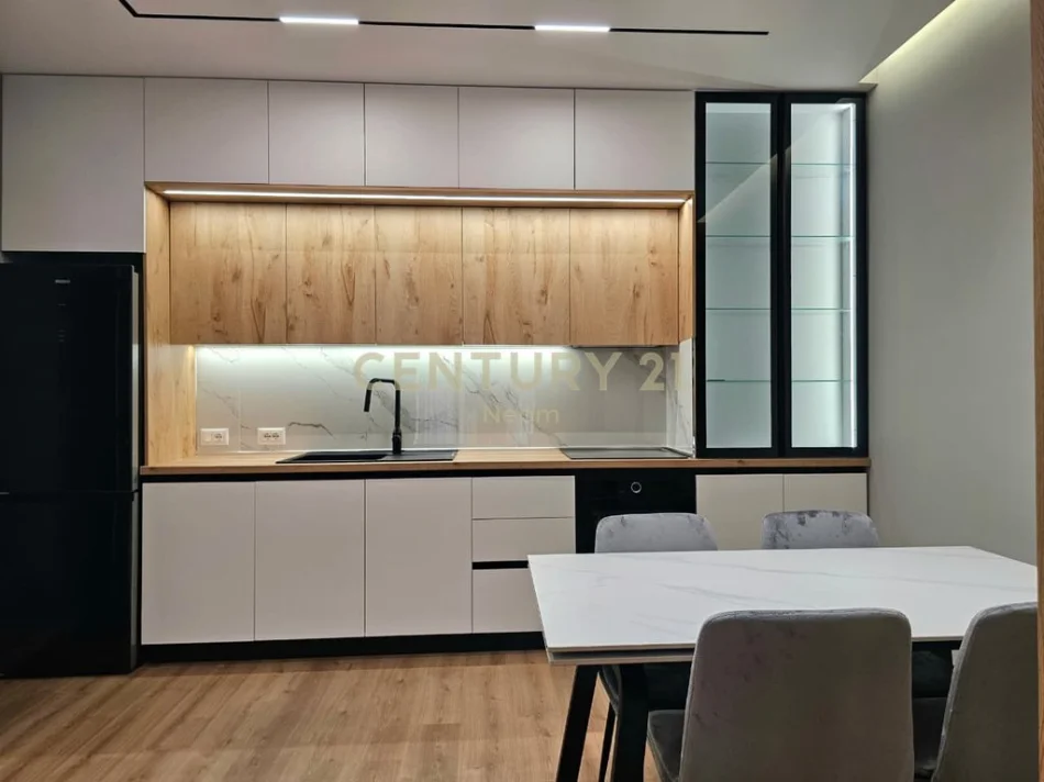 Tirane, jepet me qera apartament 2+1+Aneks+Ballkon Kati 4, 124 m² 1.200 € 