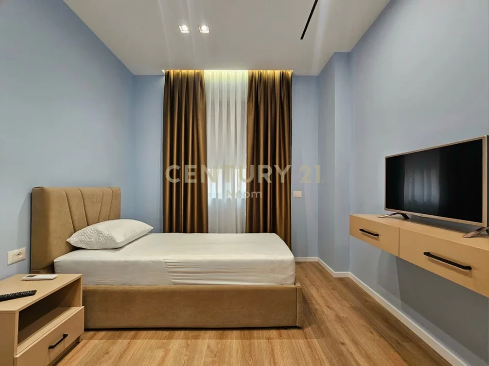 Tirane, jepet me qera apartament 2+1+Aneks+Ballkon Kati 4, 124 m² 1.200 € 