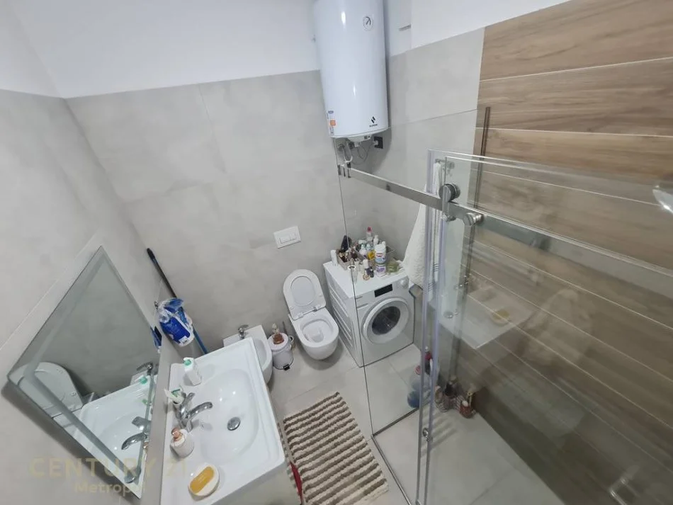 Tirane, shes apartament 1+1+Ballkon Kati 2, 84 m² 245.000 € 