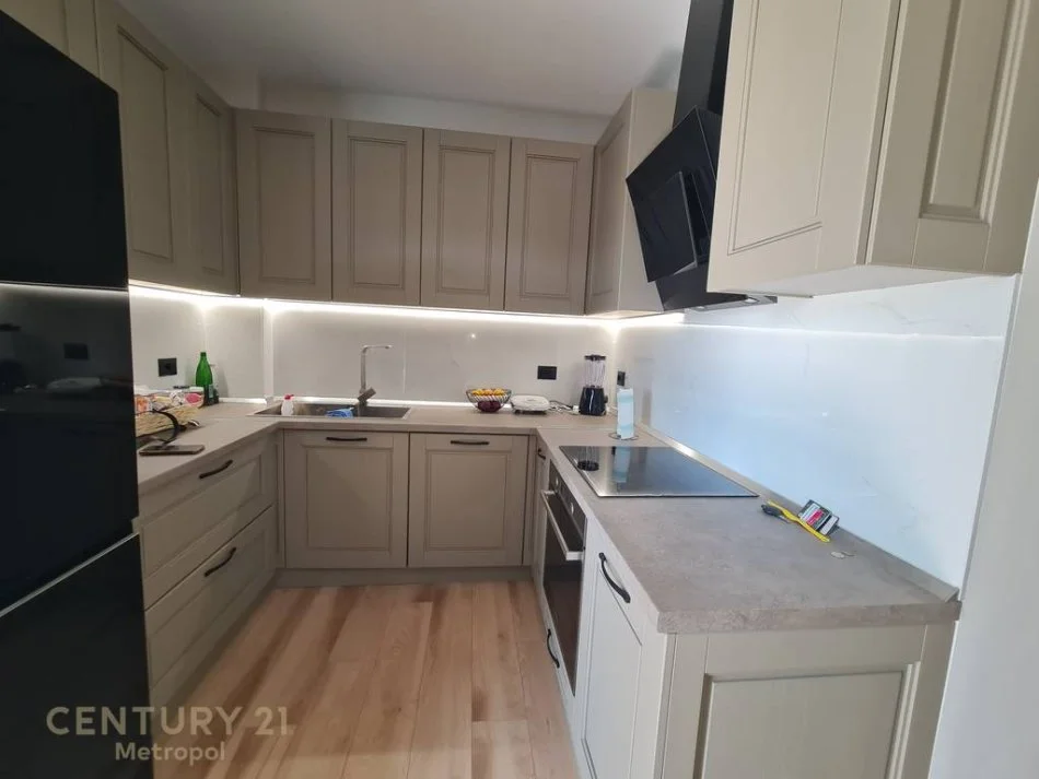 Tirane, shes apartament 1+1+Ballkon Kati 2, 84 m² 245.000 € 