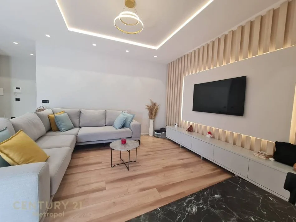 Tirane, shes apartament 1+1+Ballkon Kati 2, 84 m² 245.000 € 