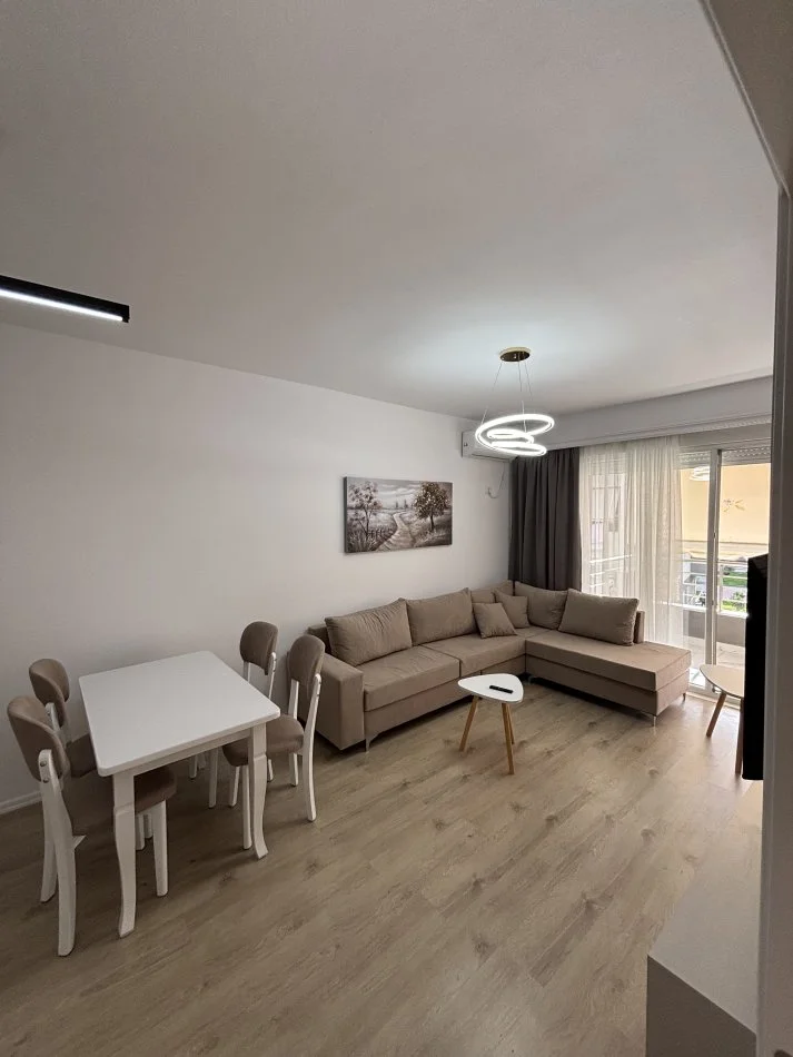 Tirane, jepet me qera apartament 2+1+Ballkon Kati 2, 100 m² 1.200 € (Komuna parisit)