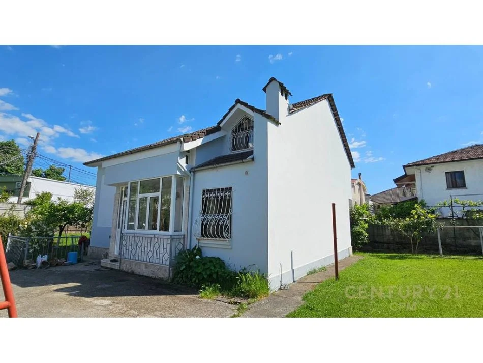 Tirane, jepet me qera Vile 2 Katshe Kati 2, 200 m² 1.600 € (Pallati i Brigadave)