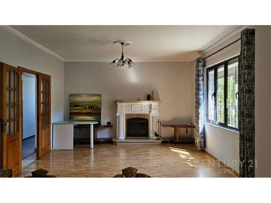 Tirane, jepet me qera Vile 2 Katshe Kati 2, 200 m² 1.600 € (Pallati i Brigadave)